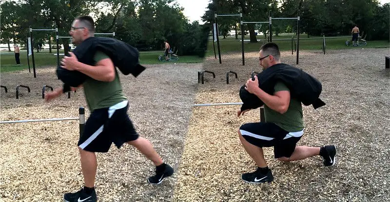 man performing the walking lunge exercise