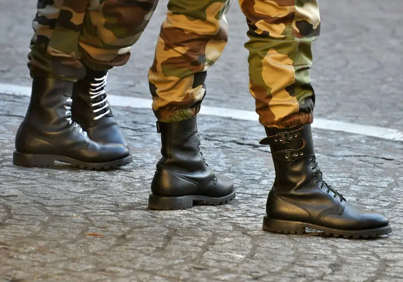 2 soldiers wearing boots | are army soldiers comfortable